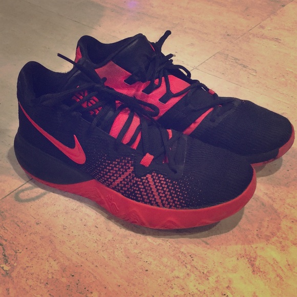 Kyrie 4’s Size 8 - Picture 1 of 4